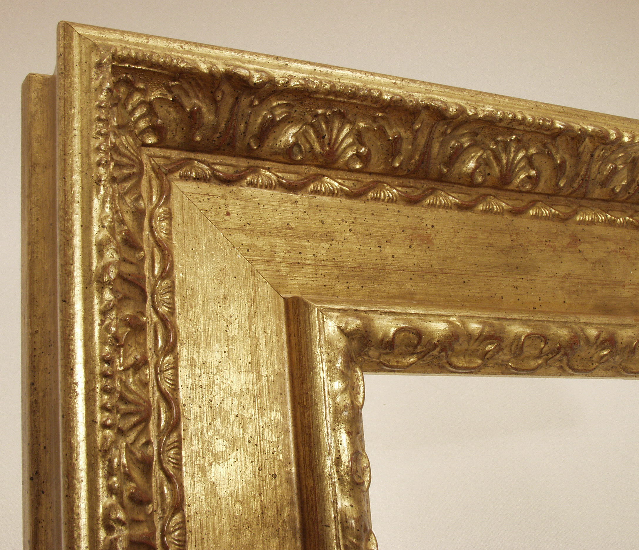 Barock Bilderrahmen Holz Antik Gold  6,5 cm Profilbreite,Höhe 3,7 cm. 